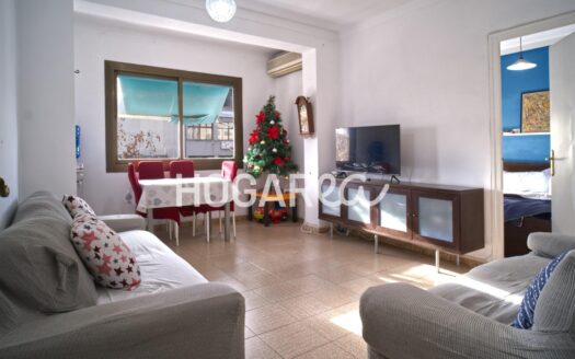 Piso en Avda Carrilet, zona Sant Josep de l’Hospitalet de 82 m2, para entrar a vivir, 3 habitaciones, 1 baño, 2 balcones. Luminiso. Con ascensor