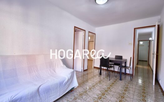 Piso en la zona de Collblanc, luminoso y bien distribuido. Cuenta con tres habitaciones, dos de ellas dobles, cocina con salida a lavandería, salón comedor acogedor y baño completo. Segunda planta,