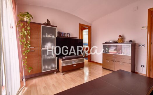 Piso luminoso de 65 m² en Les Planes, listo para entrar a vivir. Dispone de salón comedor con salida a balcón y vistas despejadas, cocina con lavadero, 3 habitaciones y baño con ducha. Bien c