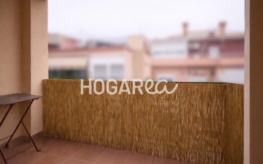 Piso reformado de 70 m² en Sant Josep, tercera planta con ascensor. Dispone de 3 habitaciones, salón comedor con salida a balcón, cocina equipada y baño con ducha. Acabados modernos y confortables