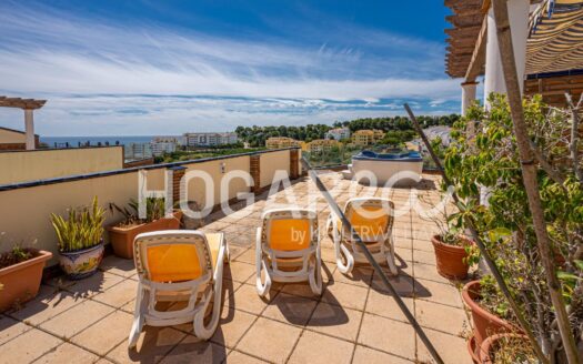 Exclusivo Ático con Vistas al Mar y Solárium de 90m² en Riviera del Sol
