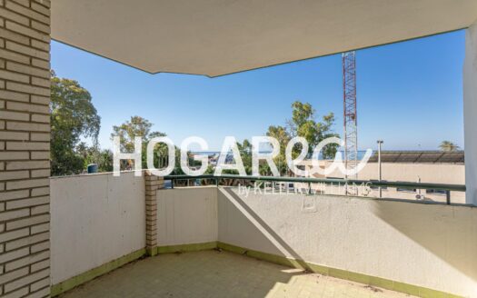 Gran Piso de 121 m² con Orientación Sur, Garaje y Gran Terraza en Planta en Playa Virginia (El Palo)