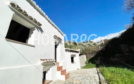 Espectacular casa de pueblo con gran terraza y vistas a Salares (La Axarquía)
