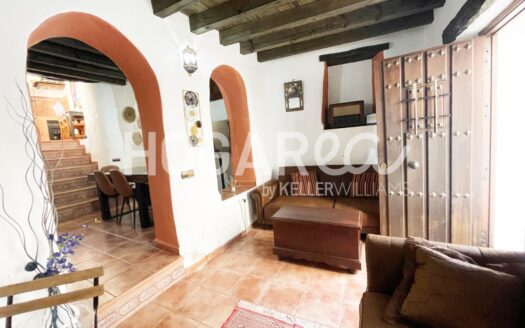 Espectacular casa de pueblo con gran terraza y vistas a Salares (La Axarquía)