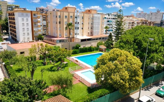 Piso reformado con piscina y garaje en Torre del Mar