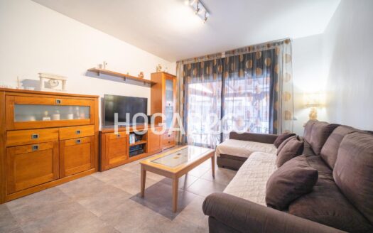 CASA PAREADA DE 4 HABITACIONES CON DOS TERRAZAS Y GARAJE EN MONTMELÓ
