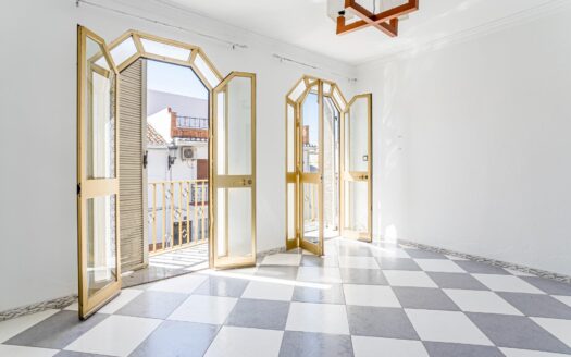 Piso en planta primera con 4 habitaciones y 2 baños en Alhaurín el Grande (Málaga)