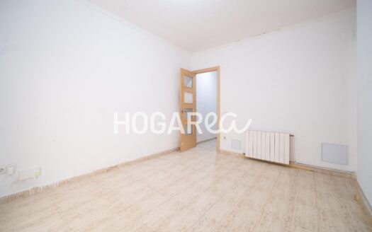 PISO DE 3 HABITACIONES CON DOS PATIOS PRIVADOS EN PUBILLA CASES.