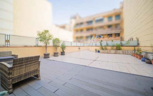 ¡Descubre tu nuevo hogar en Barcelona, con una terraza privada de 134m2 para disfrutar de cada momento!